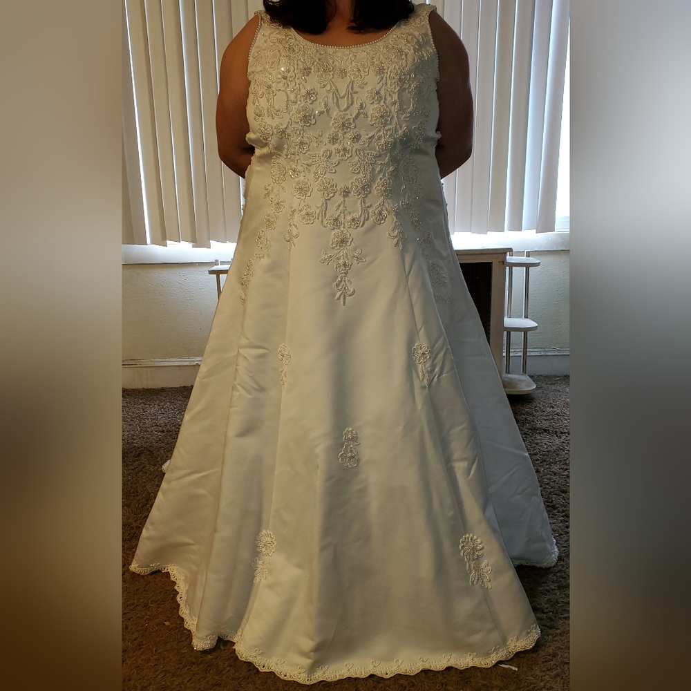 2010's Michaelangelo Size 18 Plus Size Wedding Dress